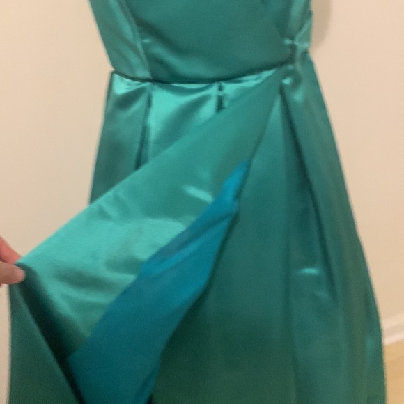Amazing Vintage Satin Green Petal Ballgown - Picture 3 of 7